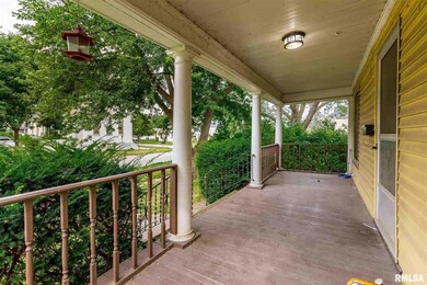 2207 W 4th St, Davenport, IA 52802 - photo 2