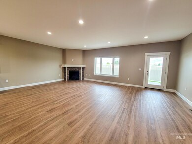 2103 Alder Ave unit B, Lewiston, ID 83501 - photo 4