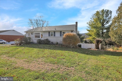 72 Mountain Blvd, Wernersville, PA 19565 - photo 3