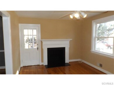 Living room with acesss to back porch.