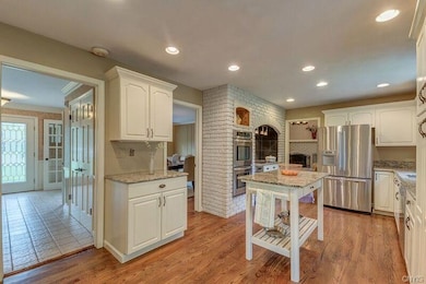 Great size Kitchen finished with hardwoods ~Granit