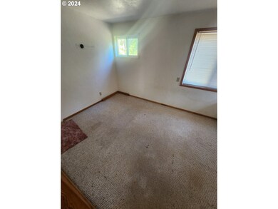 5950 Riverbanks Rd, Grants Pass, OR 97527 - photo 4