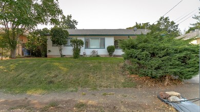 1104 3rd St, Redding, CA 96002 - photo 5
