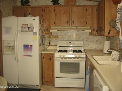 5762 Box R Kitchen 1