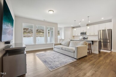 6-web-or-mls-Deardom Way-006