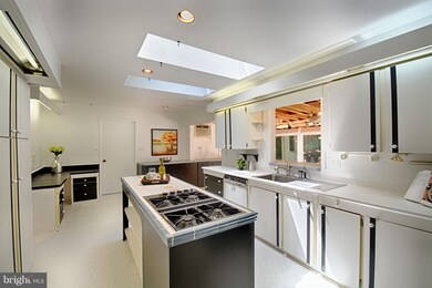 2308 Velvet Ridge Dr, Owings Mills, MD 21117 - photo 4