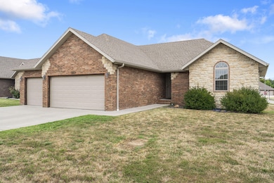 879 E Baracuda Dr, Nixa, MO 65714 - photo 2