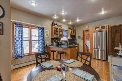 Open Eat-In kitchen layout with breakfast bar.