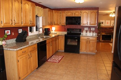 128 E Charlton Rd, Spencer, MA 01562 - photo 4