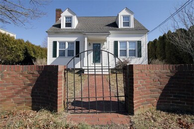 324 Forest Ave, Middletown, RI 02842 - photo 3