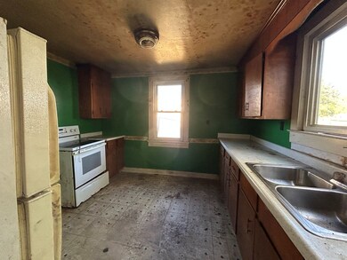 109 Spruce St, Pulaski, VA 24301 - photo 4