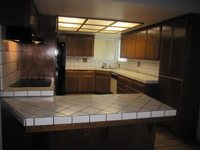 many cabinets/cupboards