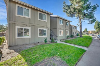 455 Cherry Ln unit A, Manteca, CA 95337 - photo 3