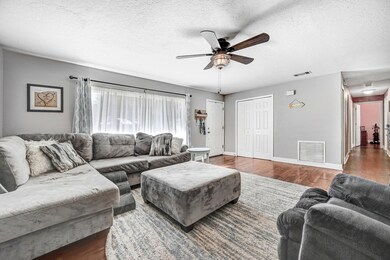 7093 Bayfront Rd - Pic 5