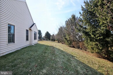 1062 Cambridge Dr unit 60, Manheim, PA 17545 - photo 6