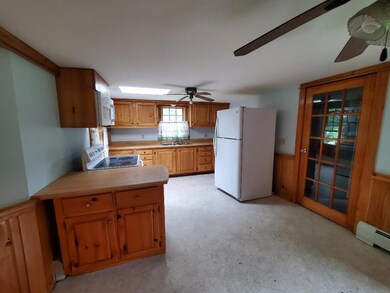 eat-in kitchen