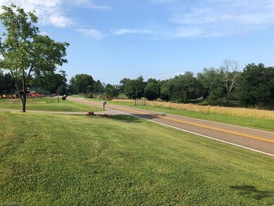 415 Vannoy Maxwell Rd, Purlear, NC 28665 - photo 3