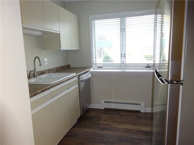 14 Village Ct, West Warwick, RI 02893 - photo 5