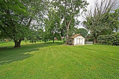 Tabletop lot for this lovely tranquil setting.