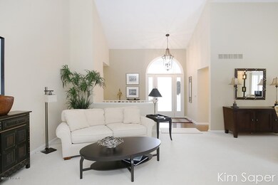 Living Room/Entrance
