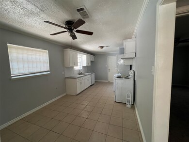 4514 Lelay Cir, Houston, TX 77022 - photo 7