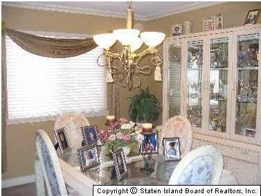 65 Salamander Ct, Staten Island, NY 10309 - photo 4