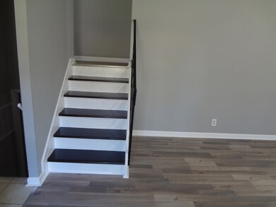 139 Ensenada Dr, Carpentersville, IL 60110 - photo 4