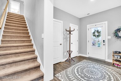 6417 Oak Village Dr, Louisville, KY 40228 - photo 3