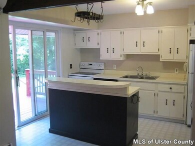 10 Cambridge Dr, Red Hook, NY 12571 - photo 2