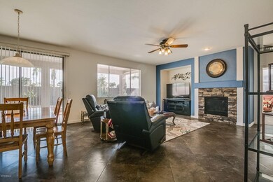 Family Rm w/Fireplace