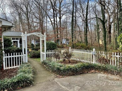 206 Hollingswood Dr unit 53-56, Statesville, NC 28625 - photo 3