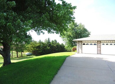 1521 E Skyline Dr, North Platte, NE 69101 - photo 2