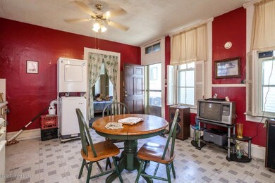 221 S Spring St-15