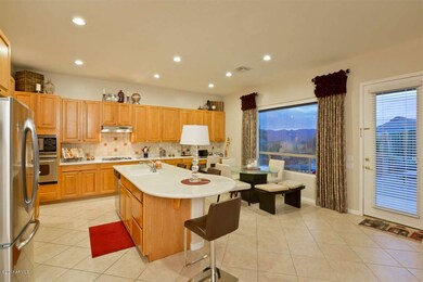 Kitchen w/ large island
