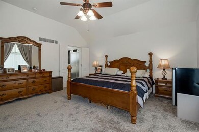 Master bedroom-Main Floor