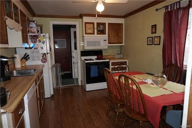 Eat in kitchen has new Pergo floor.  Large mud roo
