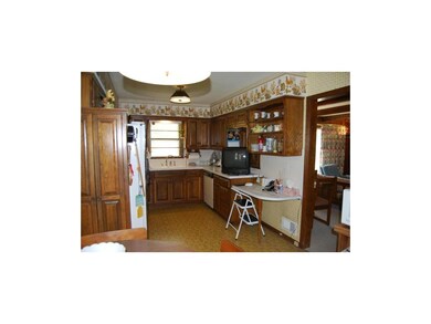 Built-in deck, too, and great display area for coo