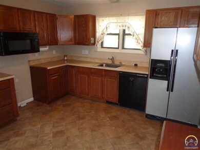 1901 SW 66th St, Topeka, KS 66619 - photo 4