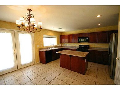 Kitchen. Kitchen w/Island & Breakfast nook