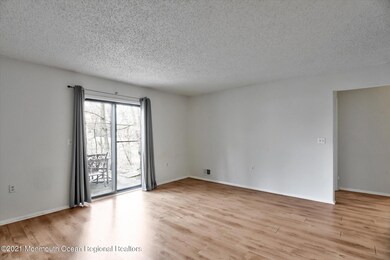 06-Living & Dining Room