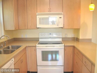 2220 Rollins Dr, Alexandria, VA 22307 - photo 4