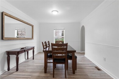 Dining 14x12 Invite the whole family over Plenty o