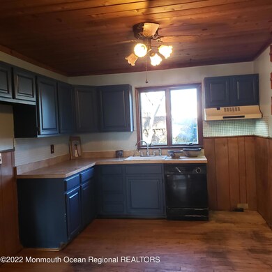 401 Lilac St, Lakehurst, NJ 08733 - photo 3