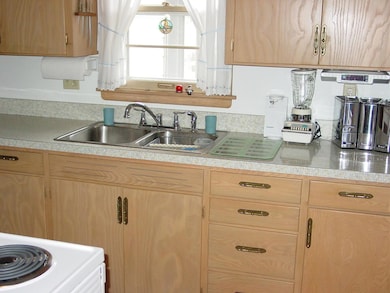 1507 11th Ave S, Grand Forks, ND 58201 - photo 3