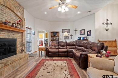 1801 Hogan Ln, Mount Pleasant, TX 75455 - photo 5