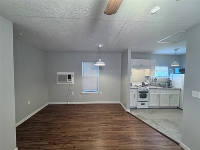 108 Neyland St unit A, Houston, TX 77022 - photo 6