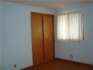 Bedroom Double closet