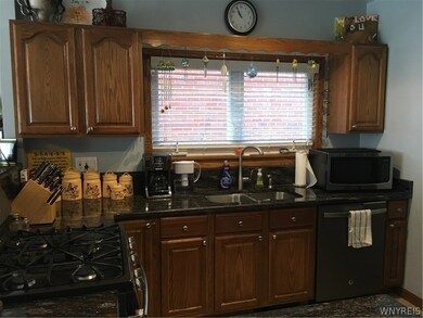 3916 Deveaux St, Niagara Falls, NY 14305 - photo 7