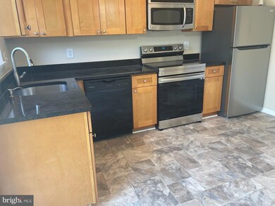 6812 Hawthorne St, Hyattsville, MD 20785 - photo 3