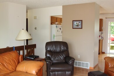 07-living room-kitchen